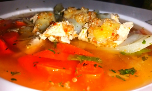 Rozgrzewająca zupa rosołowa z kurkumą i komosą ryżową ok. 233 kcal